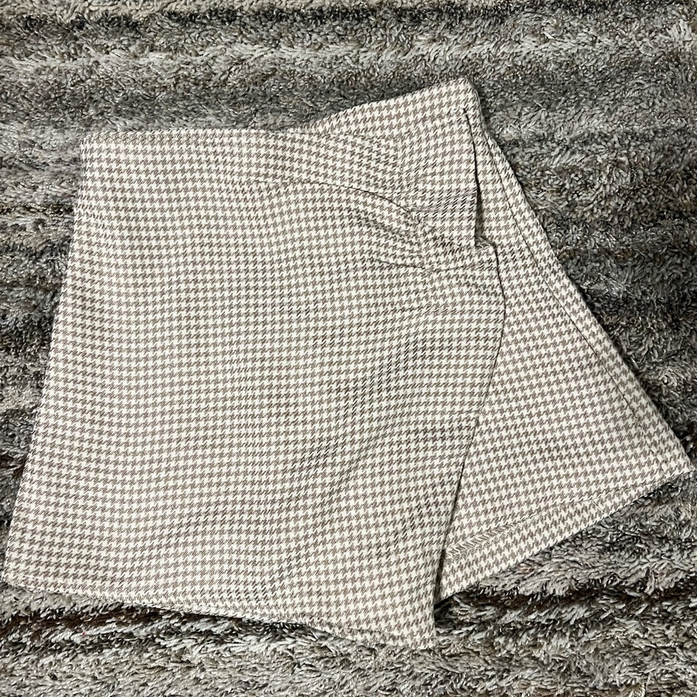 Cream plaid skort